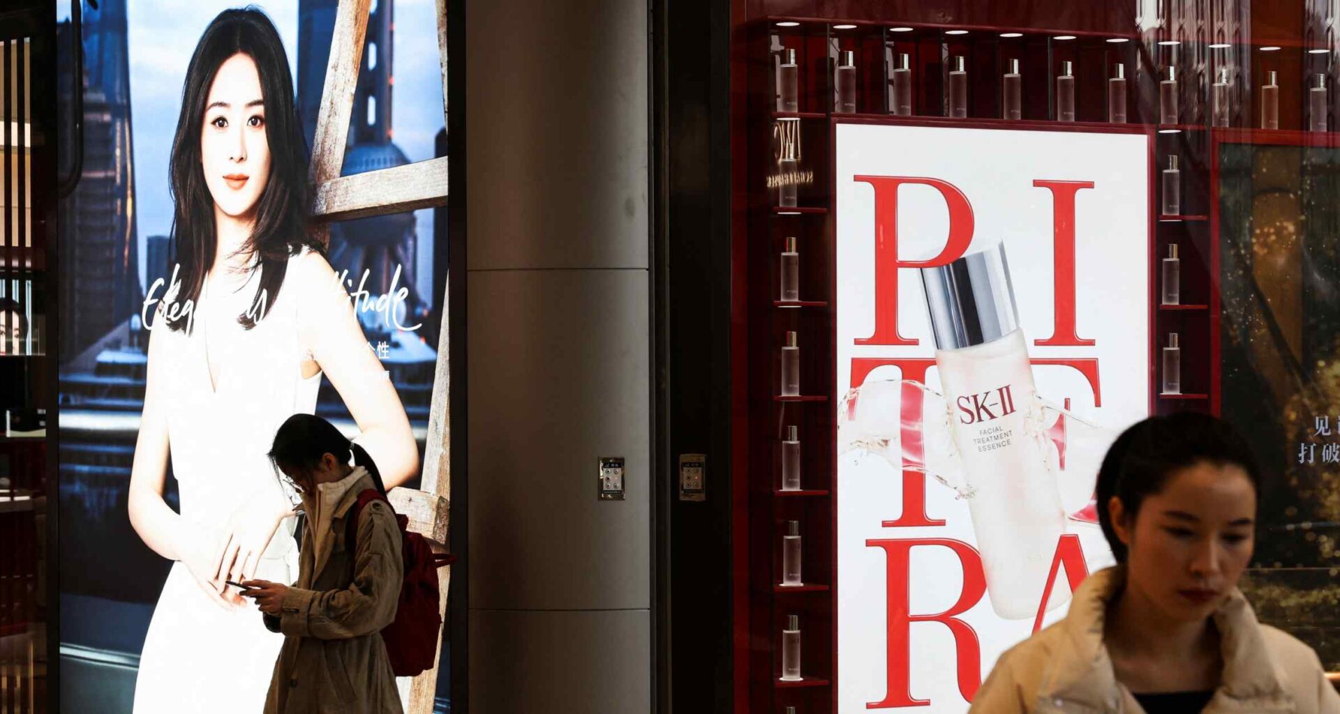 Global economy slows as inflation saps consumer spending