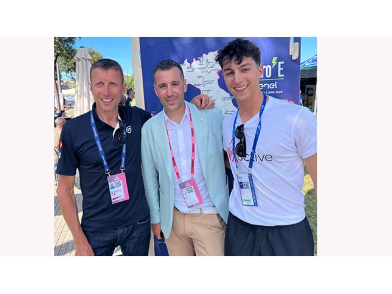 GIRO D'ITALIA. LA "PRIMA VOLTA" DI LORENZO, IL FIGLIO DI MAURIZIO FONDRIEST