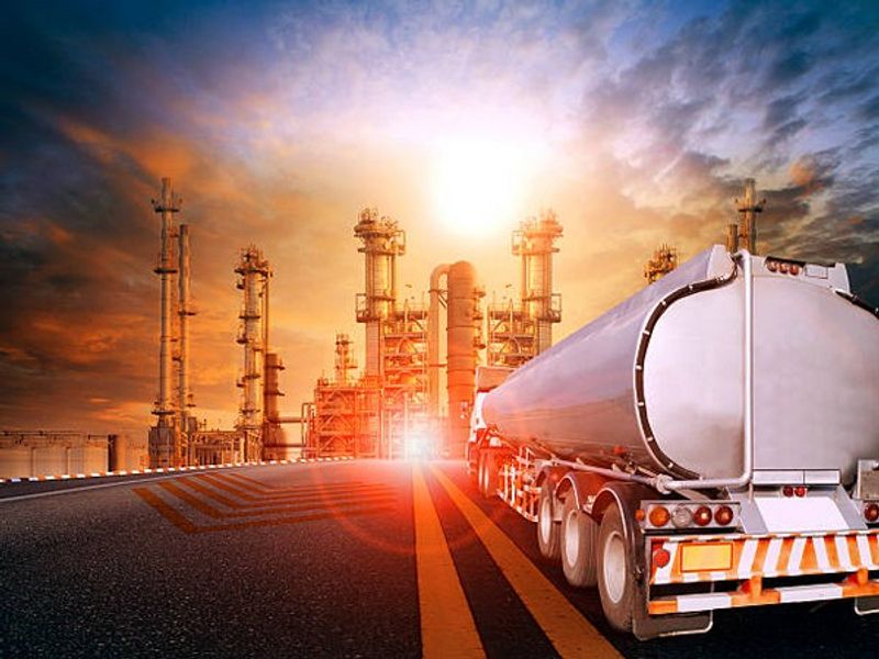 Oil companies losses on LPG expected to decrease by around 45% in FY26 if crude prices remain at USD 65 per barrel: Report