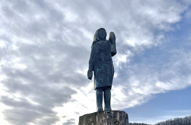 Melania Trump's statue goes missing in Slovenia | Indiablooms