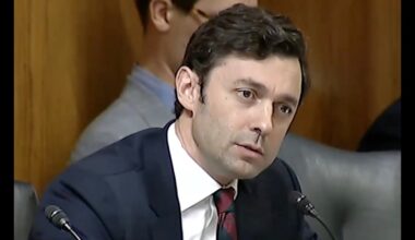 MUST-SEE: Star Democrat makes a FOOL out of Trump official at hearing