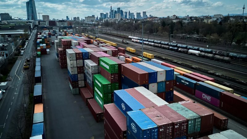 EU slashes growth forecasts over higher U.S. tariffs, uncertainty