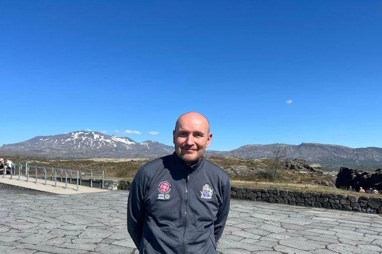 Former President Guðni Th. Jóhannesson begins summer job as guide at Þingvellir