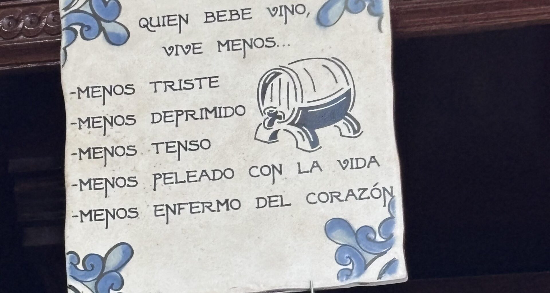 Quién bebe vino, vive menos…
