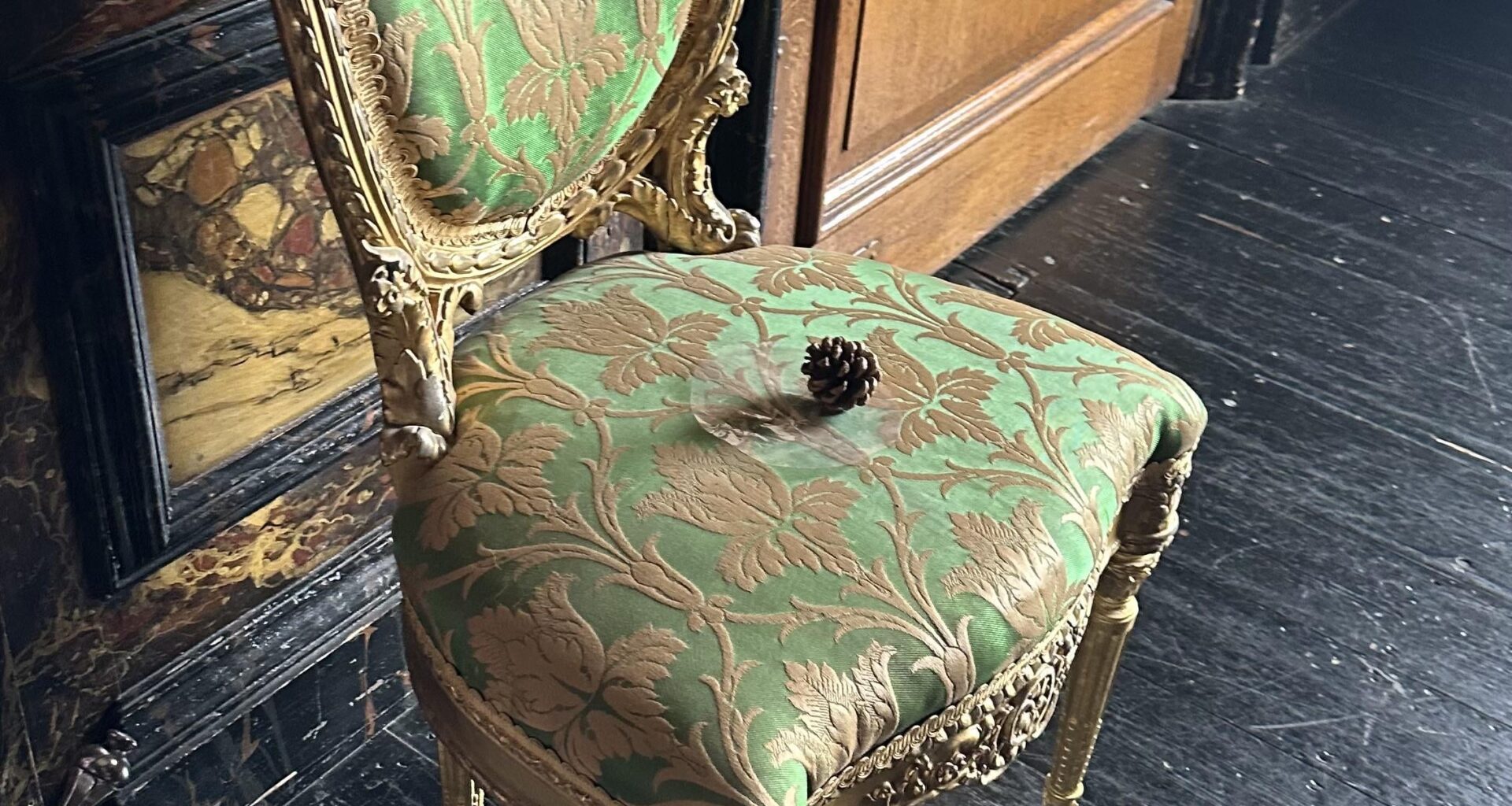 Instead of a sign saying ‘please don’t sit on these old chairs,’ this National Trust place has stuck pinecones to the seats that are off-limits