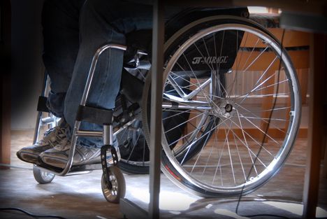Myös pyörätuolin tulisi usein mahtua Kela-taksiin.