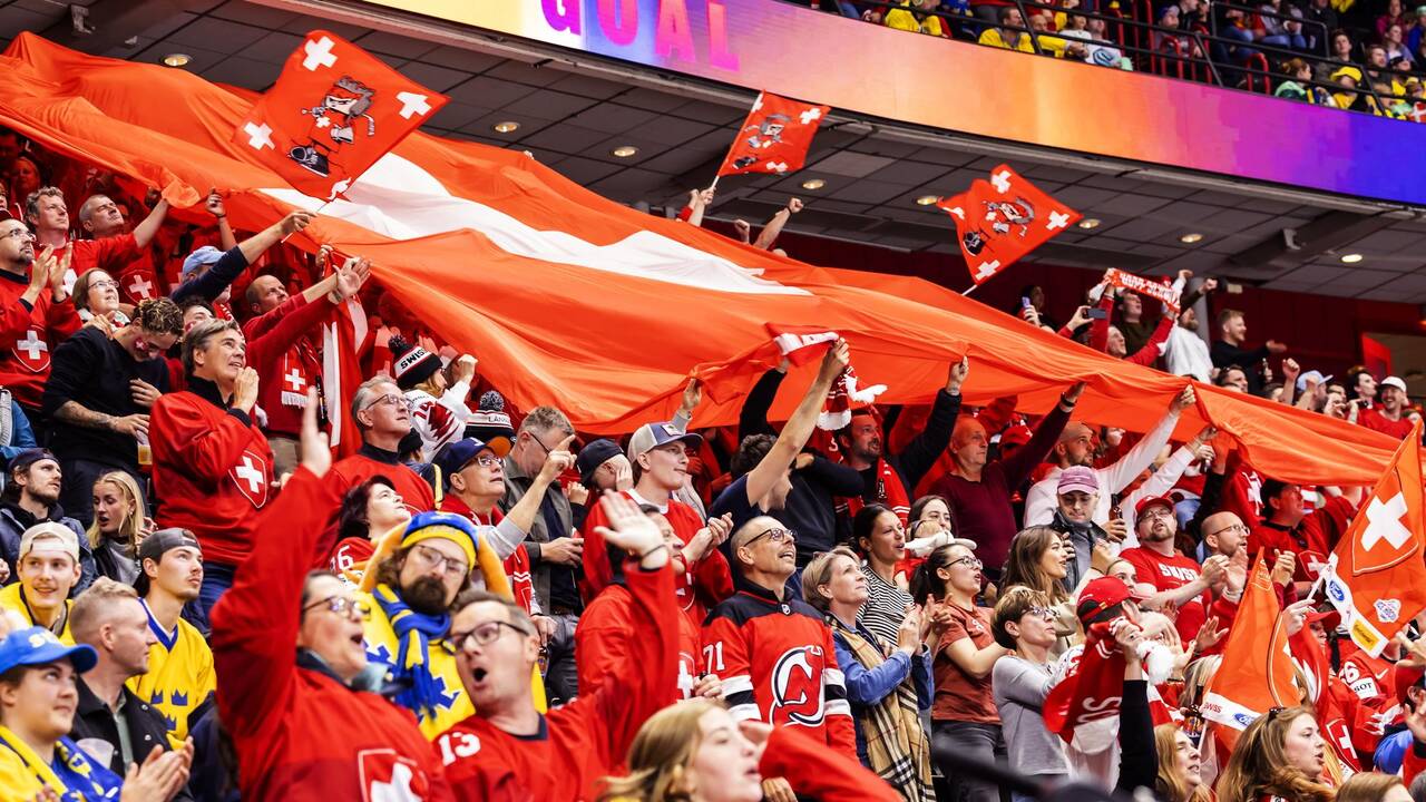 «C’est peut-être notre soir»: les supporters suisses font monter la fièvre avant la finale à Stockholm