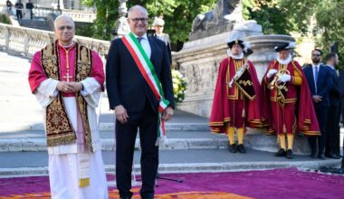 Pope to Rome's mayor: 'For you and with you I am Roman'
