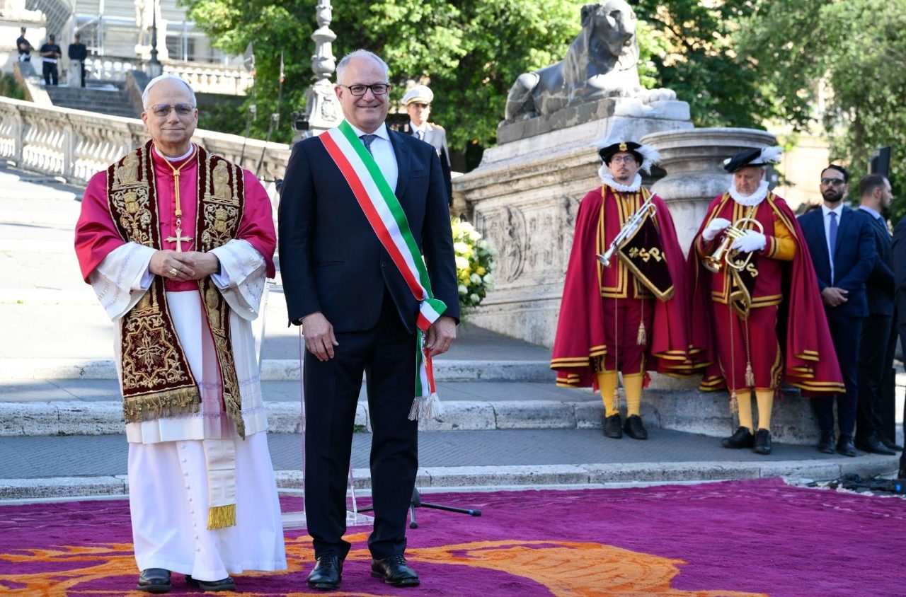 Pope to Rome's mayor: 'For you and with you I am Roman'