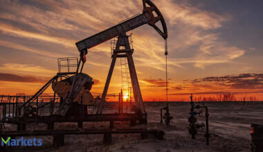 Oil climbs after Trump extends EU trade talks deadline to July