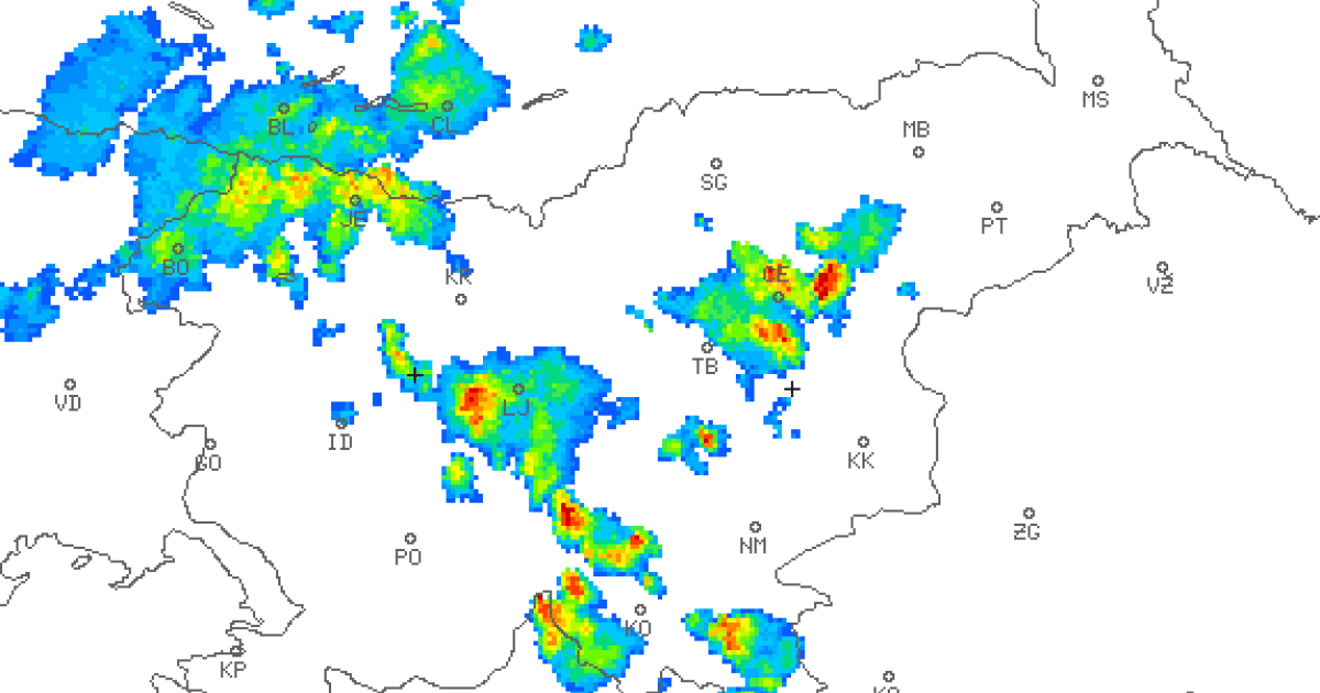 Nad državo nastajajo nevihte, v veljavi rumeno opozorilo