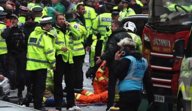 Car ploughs into Liverpool fan celebrations, injuring dozens • FRANCE 24 English