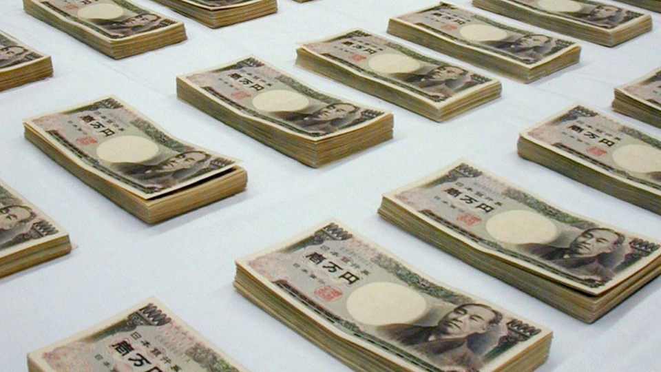 Japan loses status as world's top creditor for 1st time in 34 years