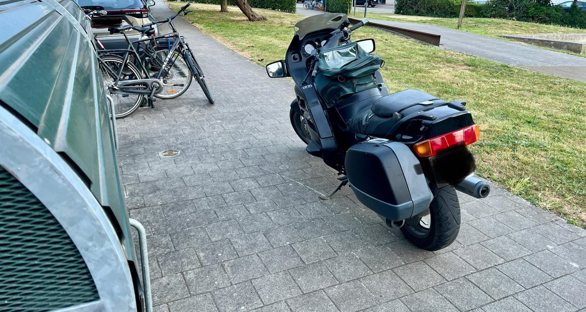 Inconsiderate Neighbour