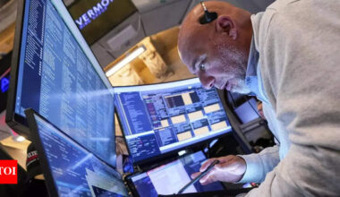Asian stocks climb as Wall Street rebounds on strong US data, Trump tariff delay