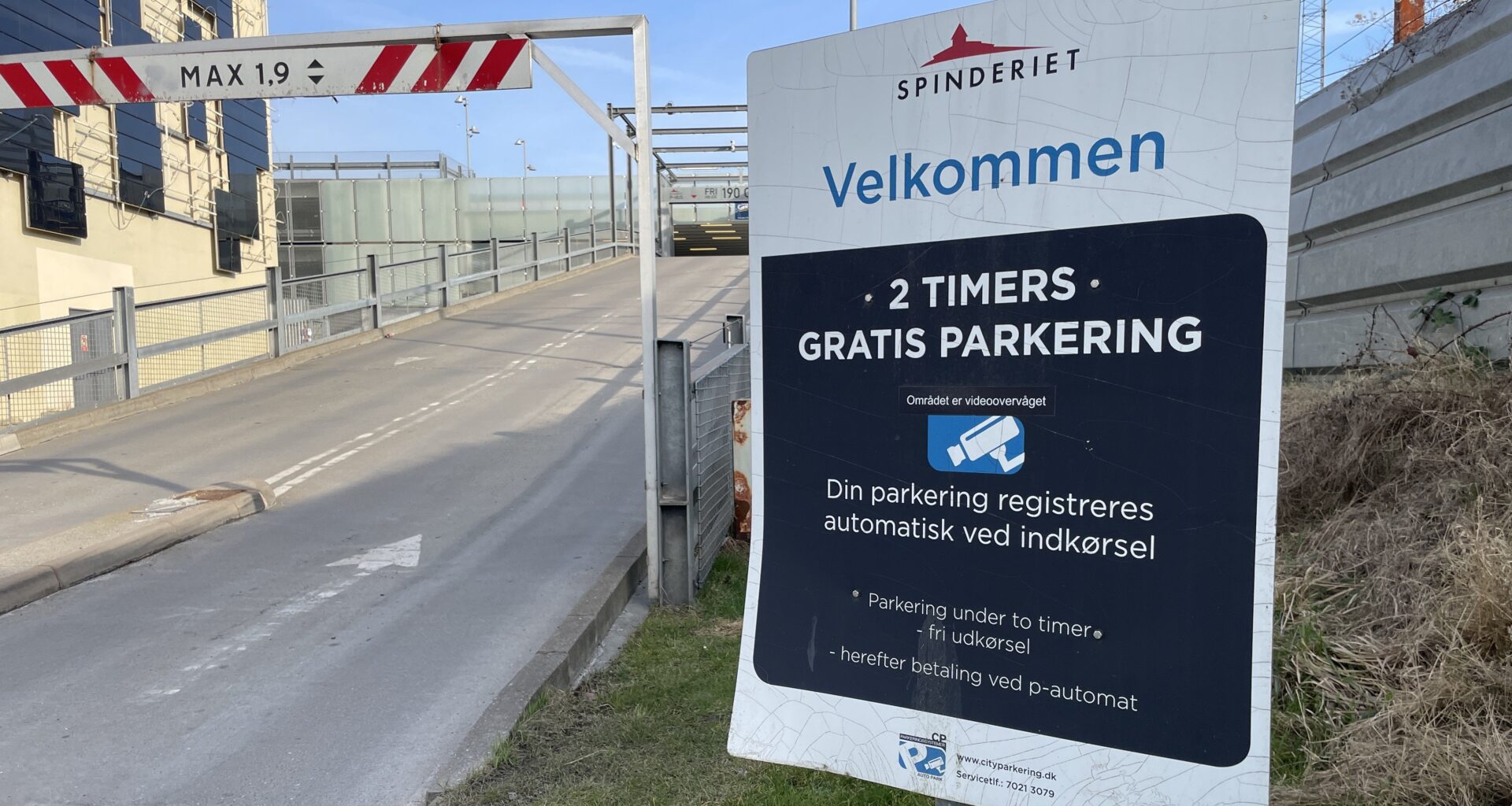 Transportminister sætter [parkeringsmafiaen] på plads: P-afgiften skal være fysisk