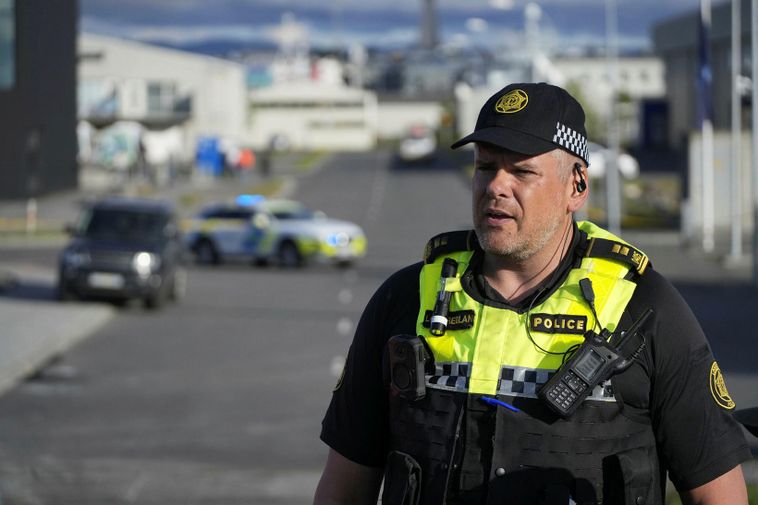 Search continues off Fiskislóð: Situation to be reassessed later this evening