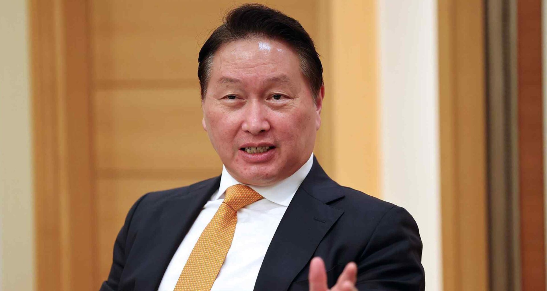 SK Group chairman proposes joint South Korea-Japan purchase of US gas