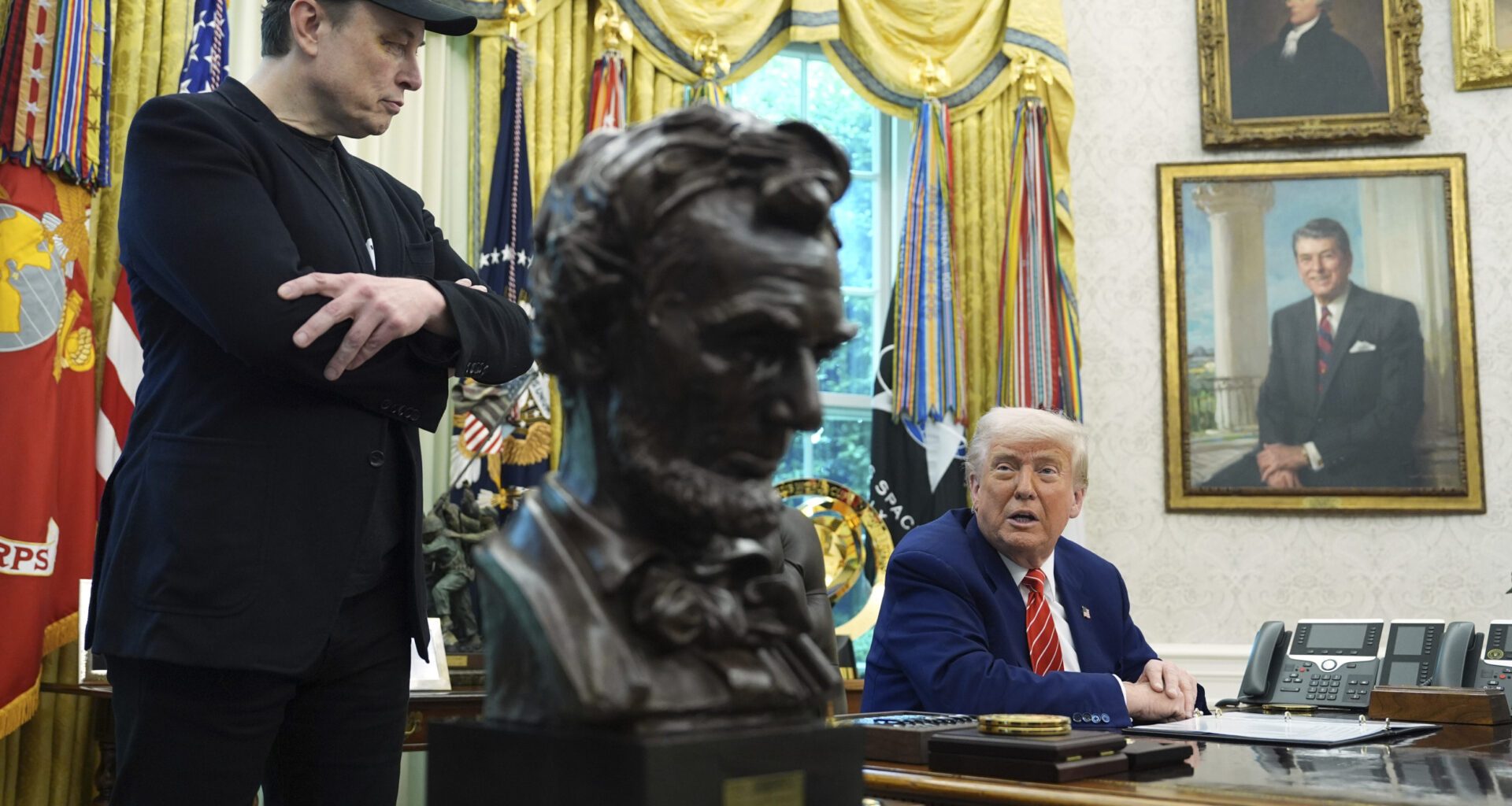 Trump in Oval