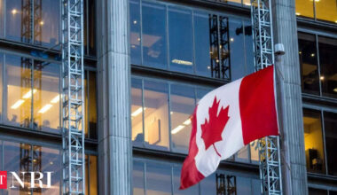 Foreign workers in Canada can still switch jobs while waiting for new work permits