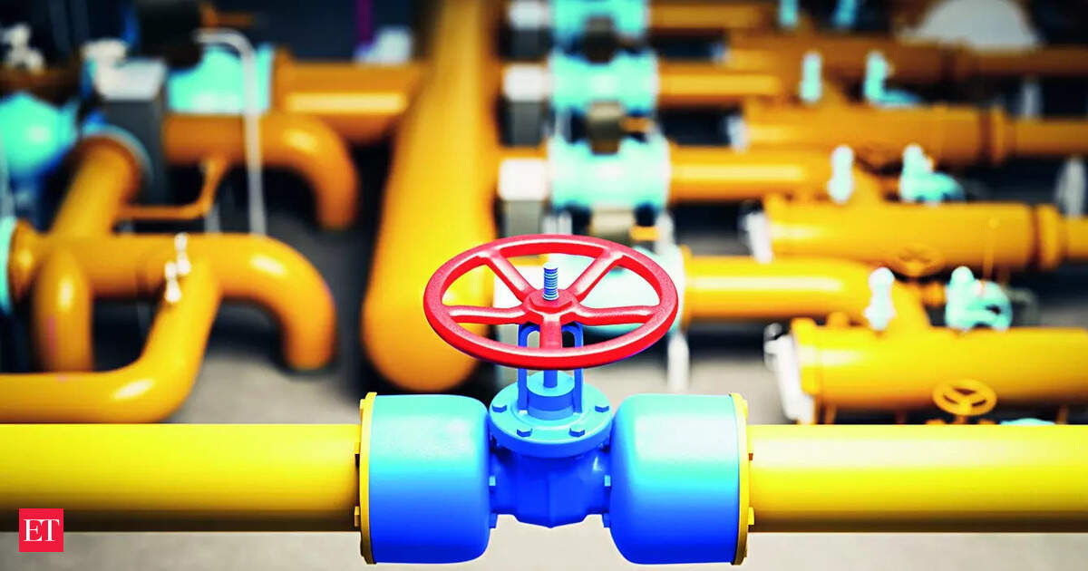Domestic gas price drops to two-year low of $6.41/mmbtu, first time below ceiling
