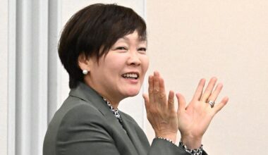 Ex-Japan PM Abe's widow Akie meets Putin, welcomed with large bouquet