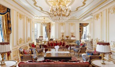 Russian Billionaires Sell Plaza Apartment Combo at a Loss