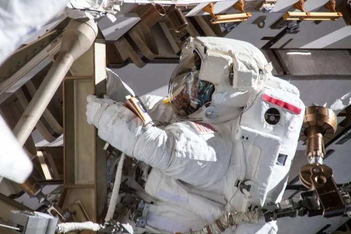 2 astronauts plan 6 1/20-hour spacewalk for International Space Station upgrades