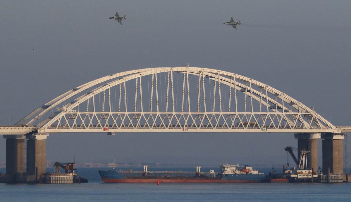russia blocks sea of Azov
