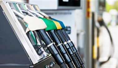 HSBC Research Cuts TPs for 3 CN Oils, Expects 2Q25 Oil Sector Earnings to Fall, Names PETROCHINA as Top Pick