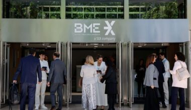 IBEX 35 Opens Slightly Higher Amid Uncertainty Over Trade War
