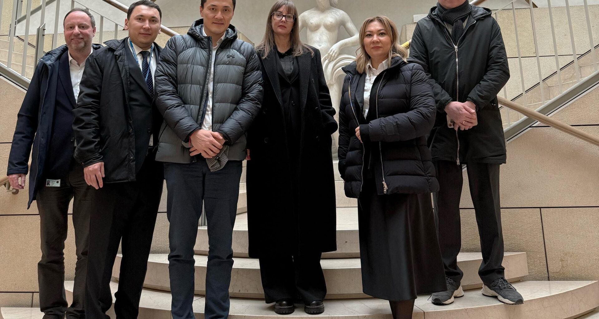 Group photo at the National Bank of Kazakhstan ©Irina Schatalow