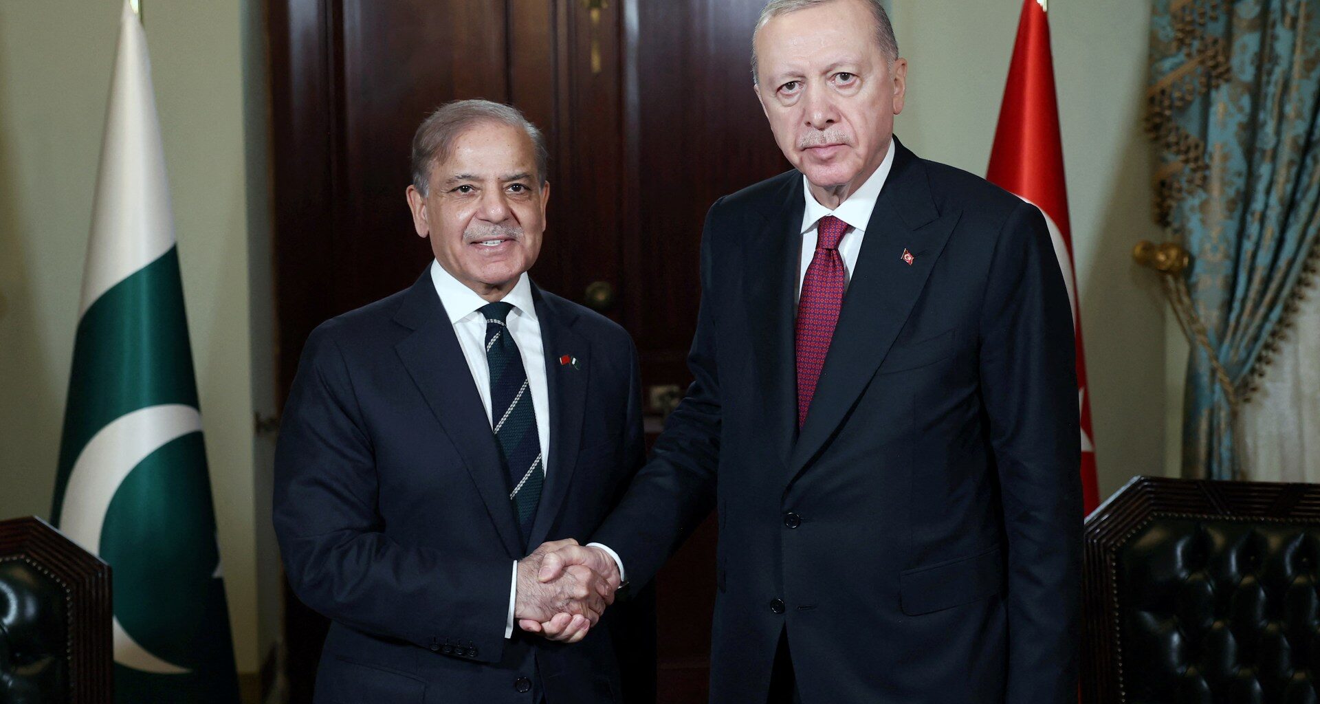 Turkiye’s Erdogan meets Pakistan PM in Istanbul weeks after India conflict | Politics News