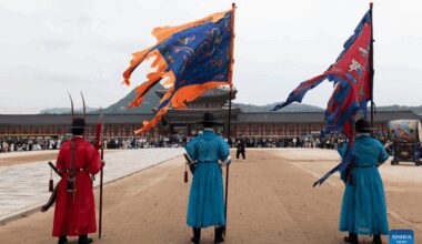 Tourists watch cultural performance at Gyeongbokgung Palace in Seoul-Xinhua