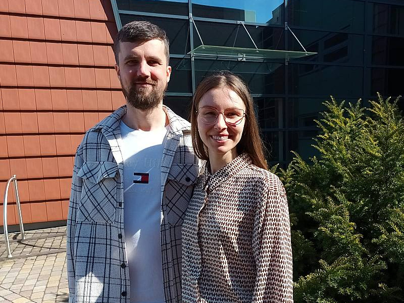 kā jauni pāri atgriežas, lai radītu ģimeni un biznesu
