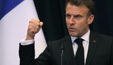 « L’engagement d’une armée ne se mesure pas à l’argent dépensé, mais aux noms gravés sur les monuments aux morts », insiste Macron