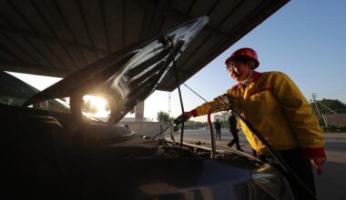 China to cut gasoline, diesel retail prices-Xinhua