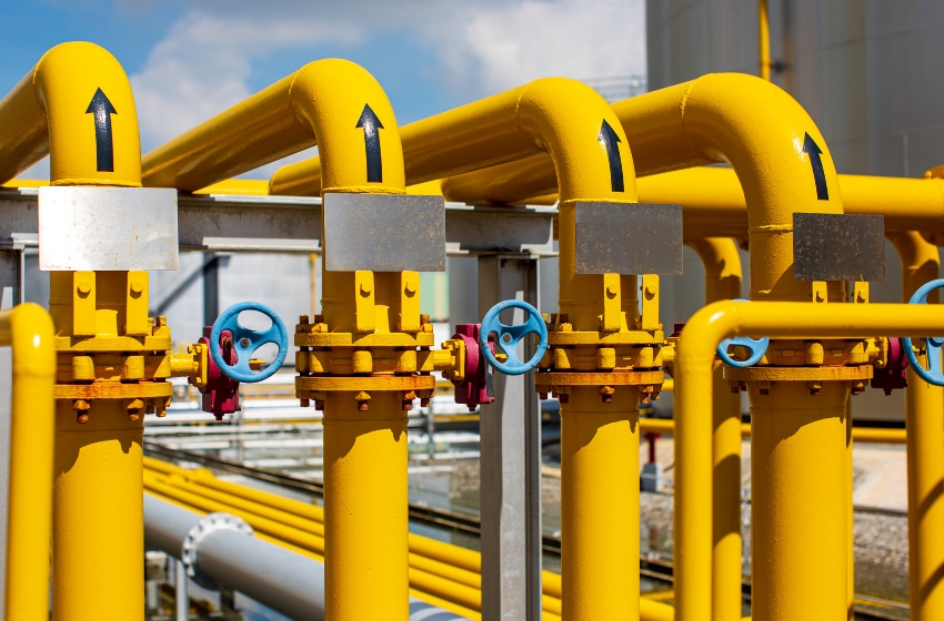 Ukraine Begins Gas Imports from Slovakia Amid Storage Push