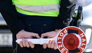 Polizist an Grenze
