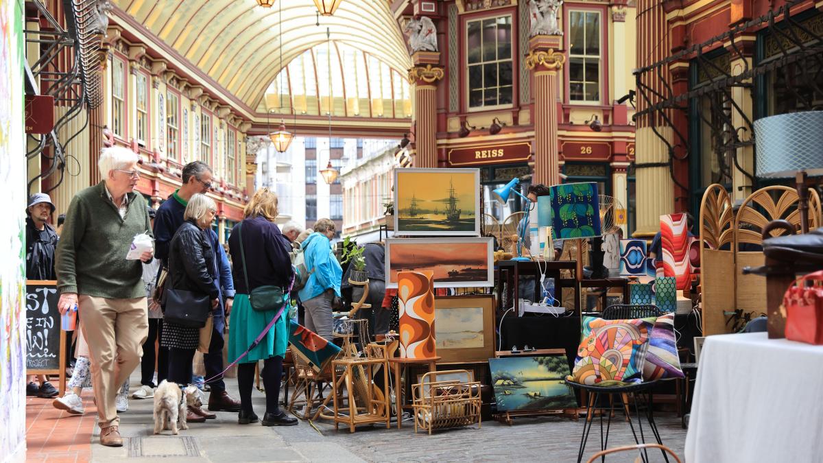 Consumer confidence up as fears of worldwide trade war recede