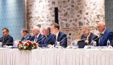 peace talks agree swap of 2,000 prisoners