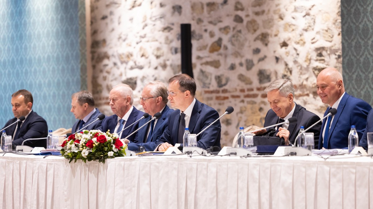 peace talks agree swap of 2,000 prisoners