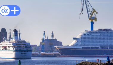 Kreuzfahrtschiff „Deutschland“ macht im Wismarer Hafen fest
