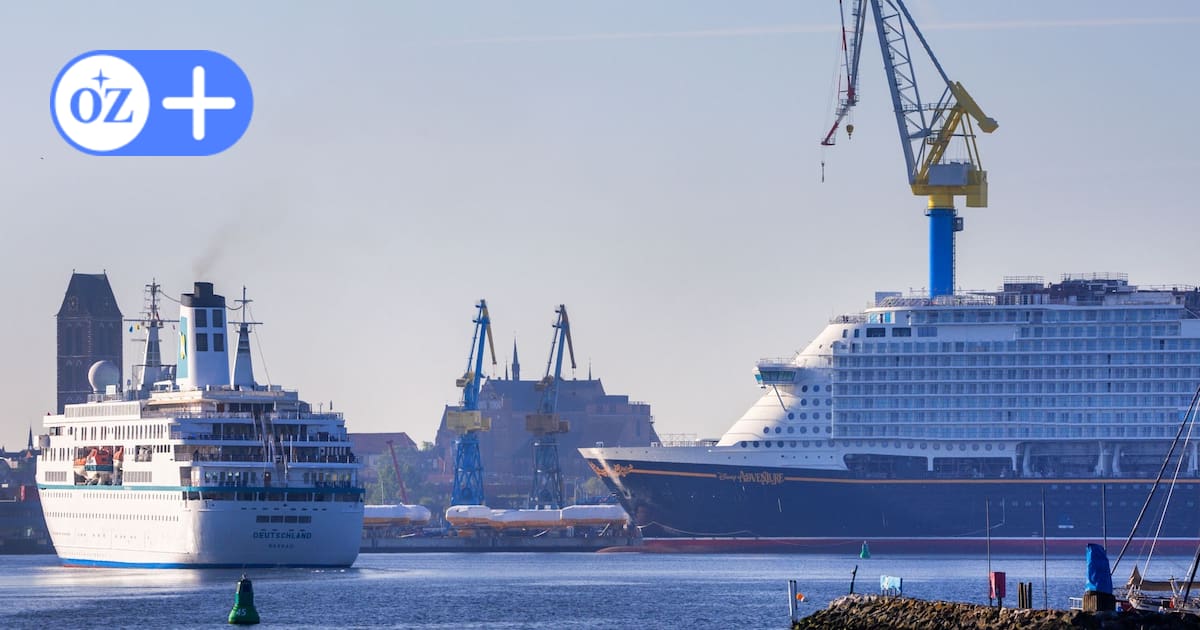 Kreuzfahrtschiff „Deutschland“ macht im Wismarer Hafen fest