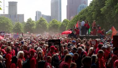 Pays-Bas : 100 000 personnes forment une gigantesque ligne rouge à la Haye contre le "génocide" à Gaza