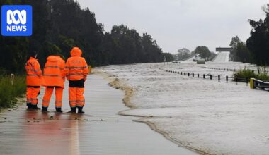 NSW floods live updates: More than 700 rescued and 50,000 isolated as flooding intensifies in Mid North Coast