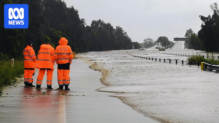 NSW floods live updates: More than 700 rescued and 50,000 isolated as flooding intensifies in Mid North Coast
