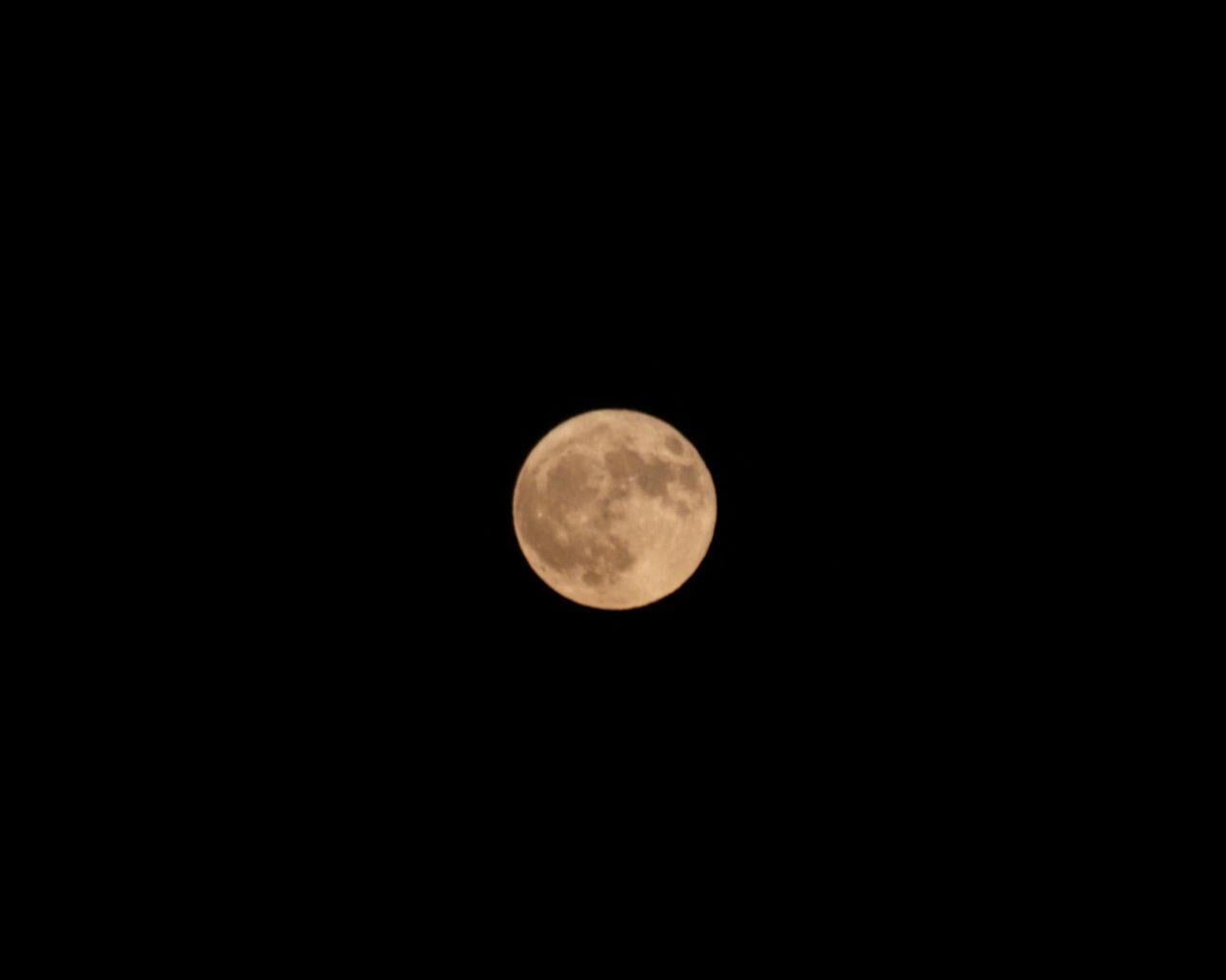The moon in Dublin tonight
