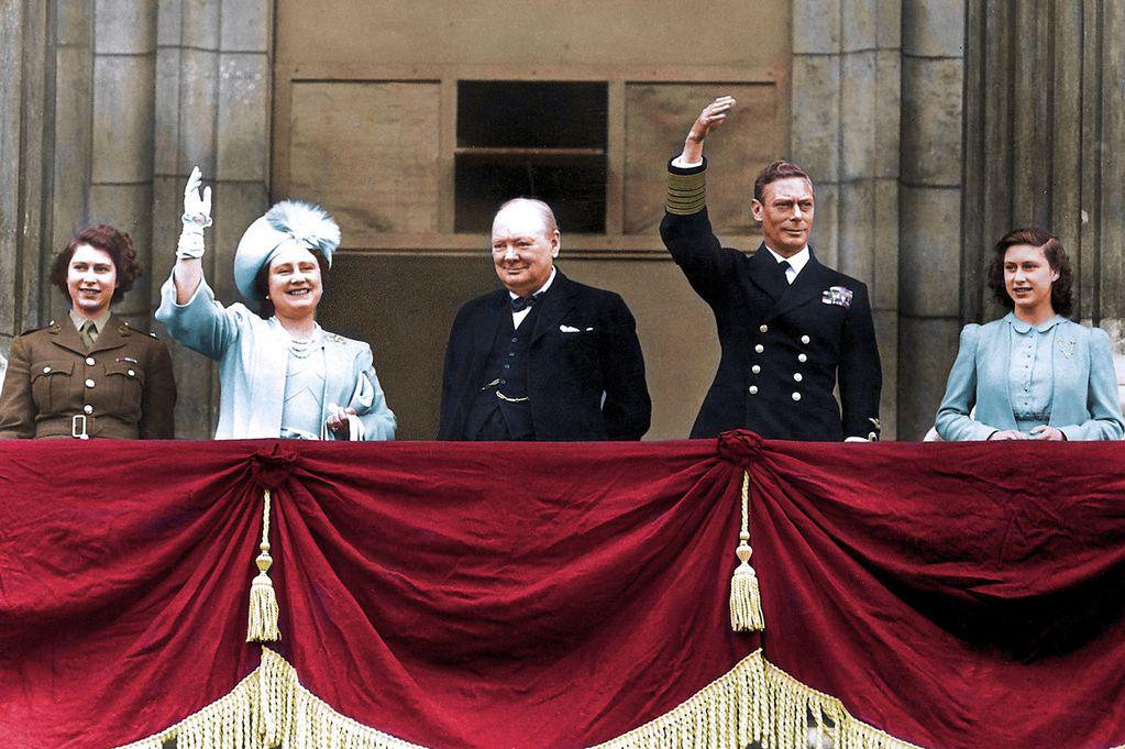 80 years ago today, Churchill and the Royal Family gathered on the balcony of Buckingham Palace to celebrate V-E Day
