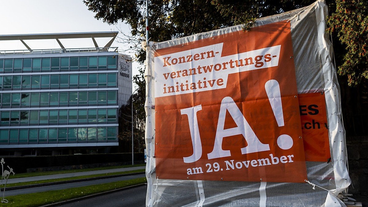 Initiative submitted: Over 287,000 signatures for more corporate responsibility
